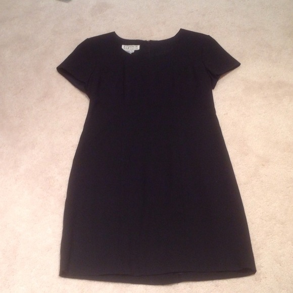 Basic "little black dress" REDUCED - Picture 1 of 2