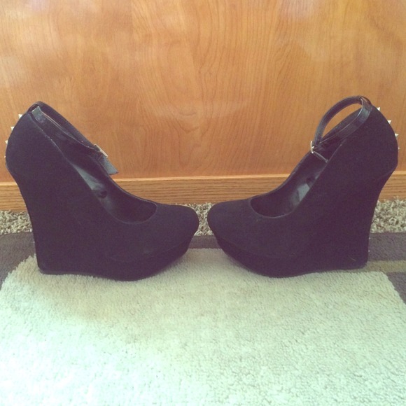 Forever 21 black wedges