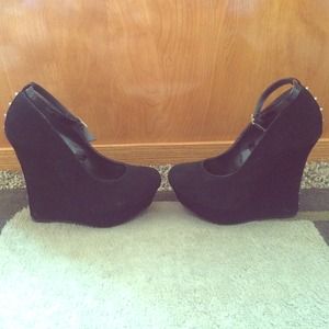 Forever 21 black wedges