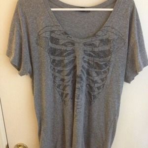 Really cute skeleton pocket T-shirt!
