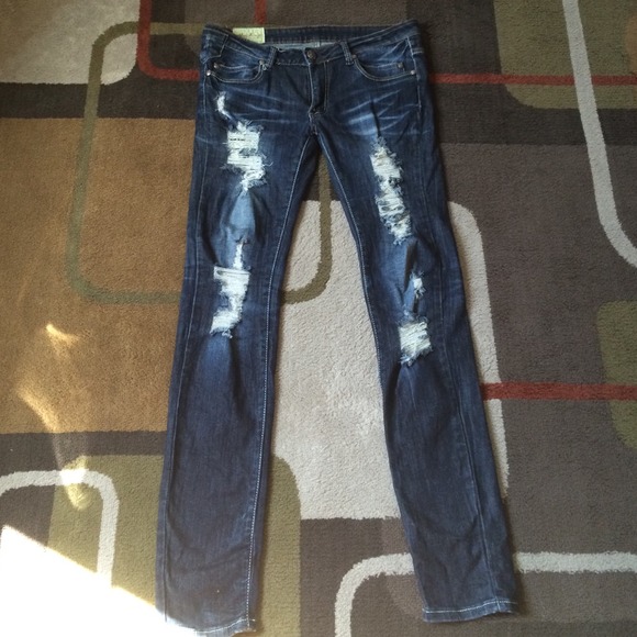 Machine distressed skinny jeans