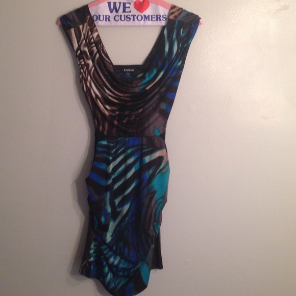 Beautiful BEBE dress in size s, PERFECT FALL COLOR