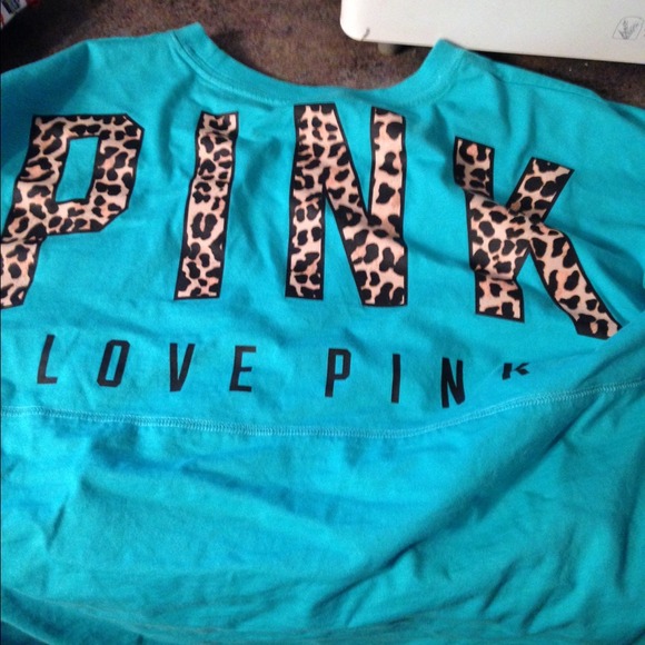 ❗️ TRADED❗️Oversized VS Pink cheeta shirt - Picture 1 of 3