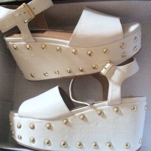 💖white studded platform heel💖