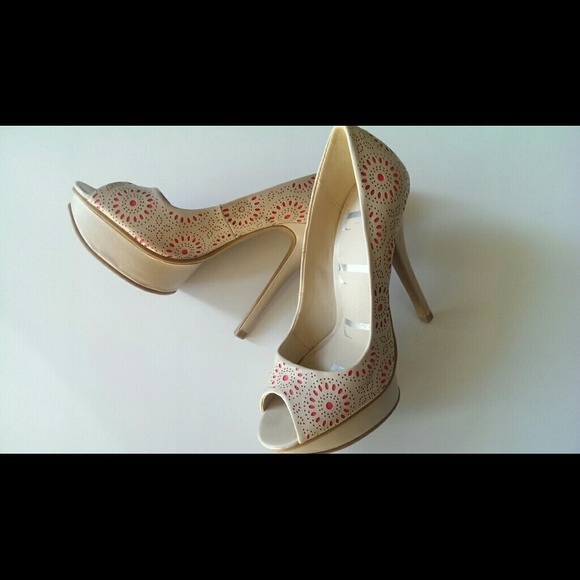 New! Elle Peep Toe High heel size 7.5