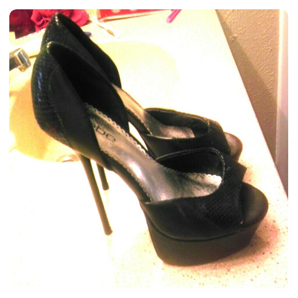 Bebe heels - Picture 1 of 3