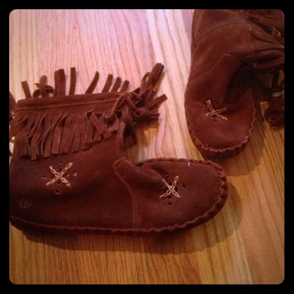 Suede tan native looking booties.