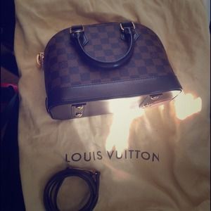 Authentic Louis Vuitton Handbag make an offer.