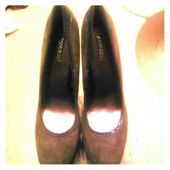 Nice heels for work - Picture 1 of 3