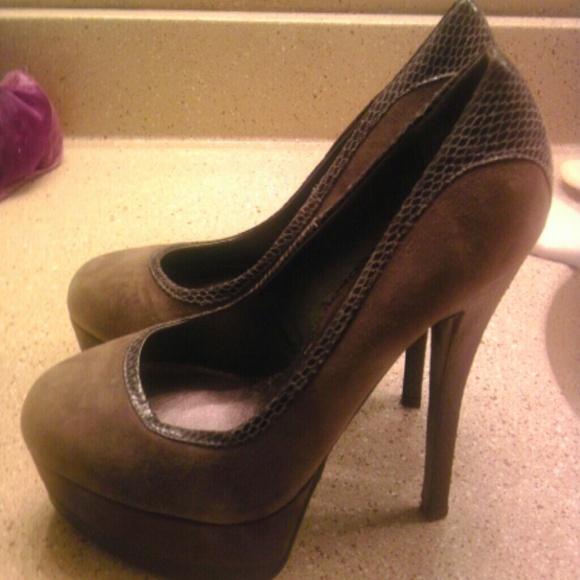 Nice heels for work - Picture 2 of 3