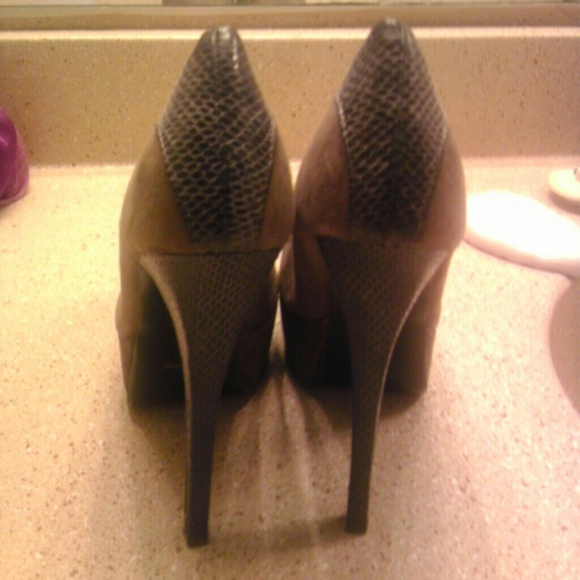 Nice heels for work - Picture 3 of 3