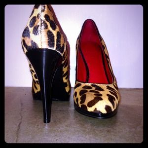 🎉SALE🎉 Leopard Pumps with Red Insoles