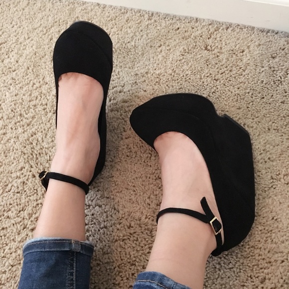 Steve Madden Shoes - Steve Madden Black Ankle strap Wedges