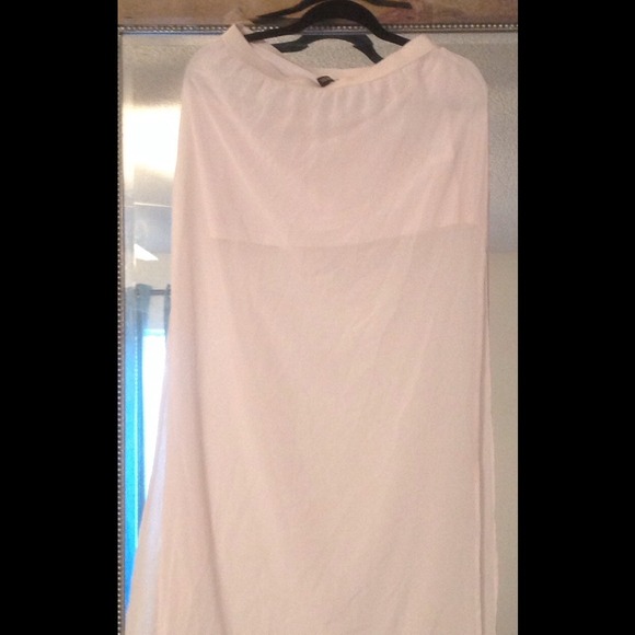 🚫SOLD on Mercari‼️H&M high slit skirt in ivory