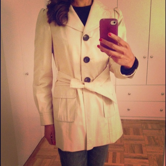Ann Taylor Jackets & Blazers - ⭐️REDUCED!⭐️Ann Taylor Short Trench Coat