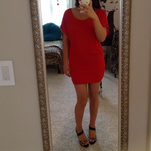 🆕Deep V back dress - Picture 3 of 4