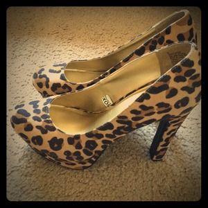 🎉Sáłé!🎉Never worn!! Like new!👍