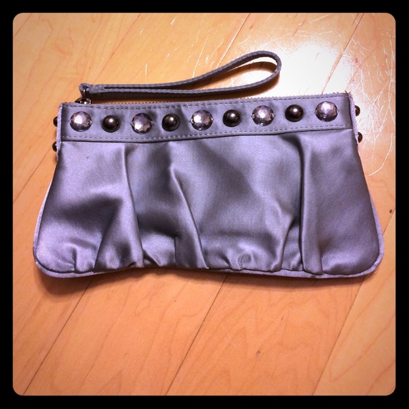 🍀Grey Express Wristlet.