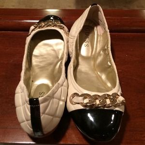 Guess Flats•Size 8