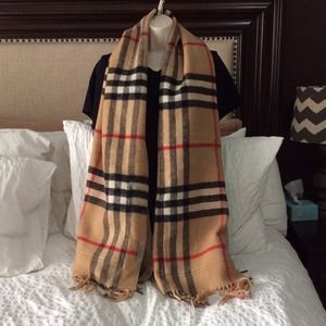TRADED BURBERRY GIANT CHECK SCARF W/ PATCH POCKETS