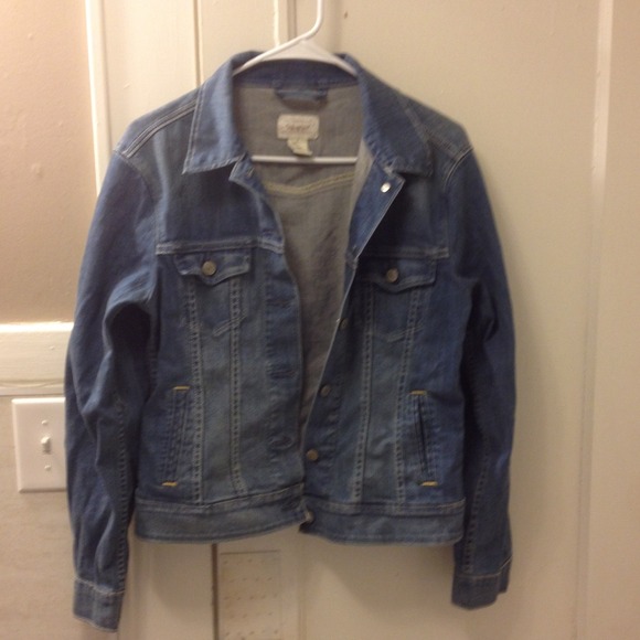 Levi's medium wash denim jacket