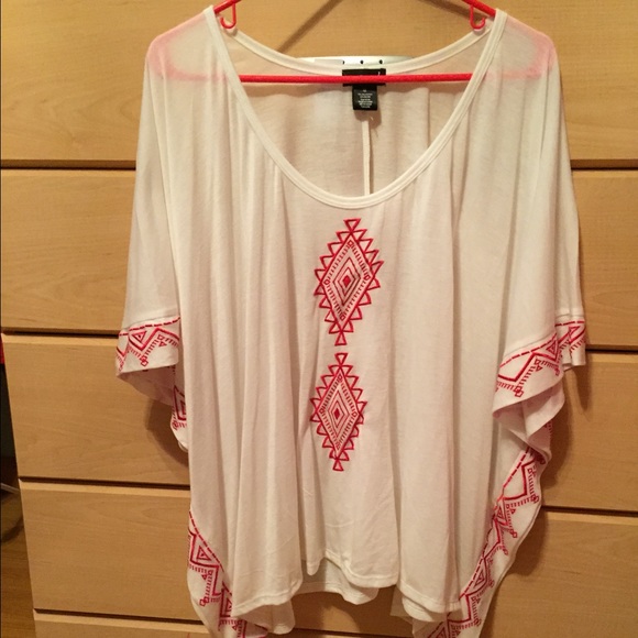 Tunic with red embroidery design💖