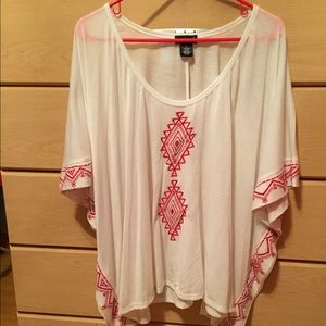 Tunic with red embroidery design💖