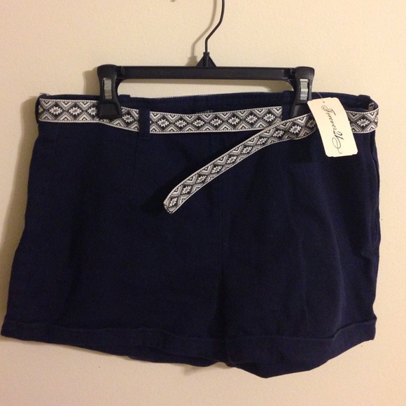 NWT navy blue cuffed Aztec belt shorts