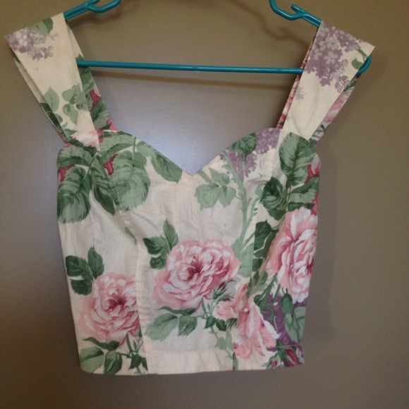 Moda International Tops - Vintage floral sweetheart crop top bralette