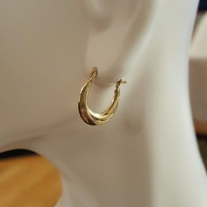 New! 10k gold oval hoop earrings