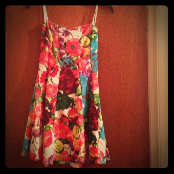 A beautiful strapless flower pattern dress