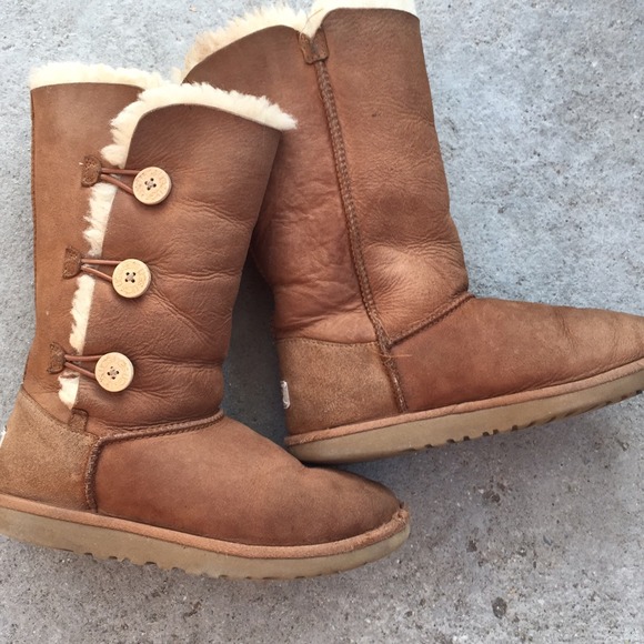 UGG Boots - UGG TRIPLE BAILEY BUTTON SZ 6 CHESTNUT SHOES BOOTS