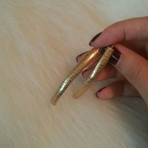 gold earrings