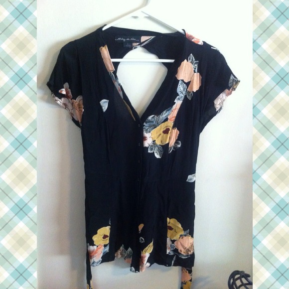 Short floral romper back cut-out