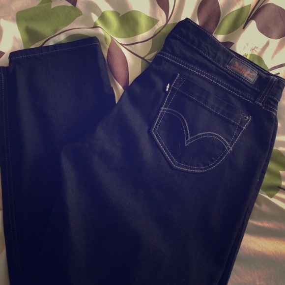 Size 17M Levi's too super low jeans