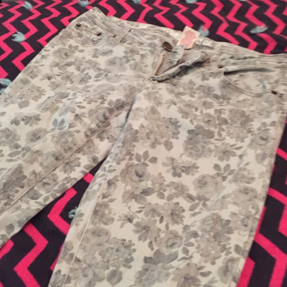 Gray rose print jeans
