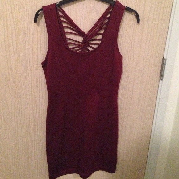 Forever 21 Dresses & Skirts - Knot back maroon bodycon dress