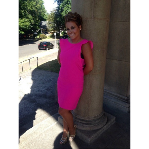 Dresses & Skirts - Gorgeous hot pink dress