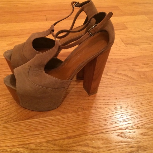 Jessica Simpson size 9
