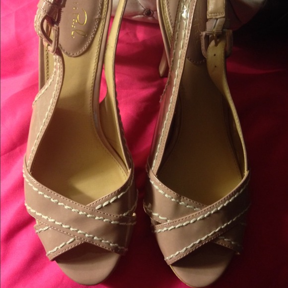 Neutral heels