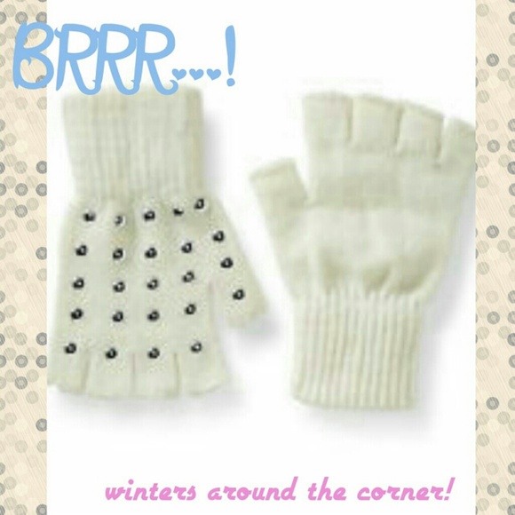Sold! NWT half finger mittens!