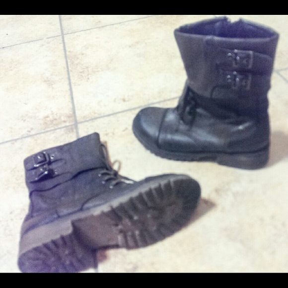 Boots  Olive green