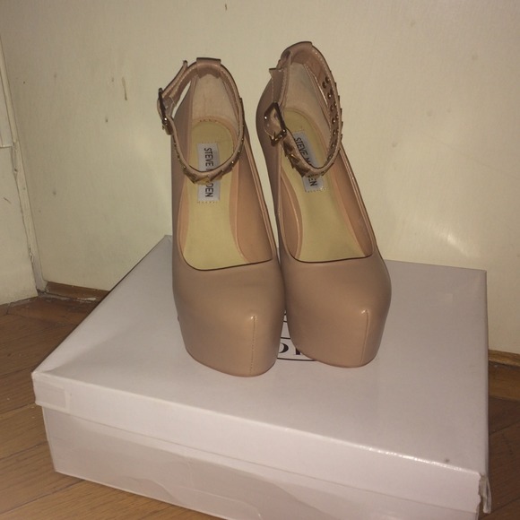 Steve Madden Shoes - Blush heels