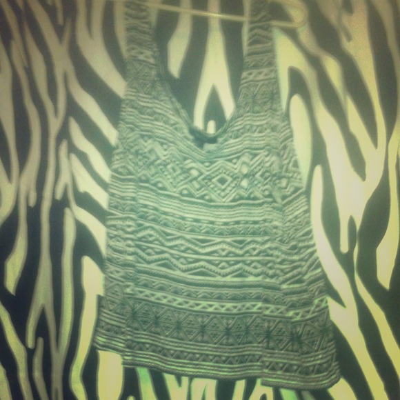 Patterned tank - Picture 1 of 1