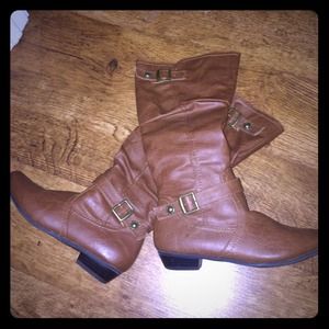 Mid calf brown boots 6