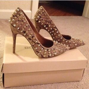 NWT BCBG gold spiked heels 💕💎🎀Host Pick🎀💎💕
