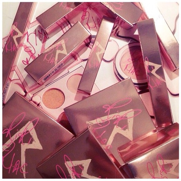 MAC Riri *NOT FOR SALE* - Picture 3 of 4