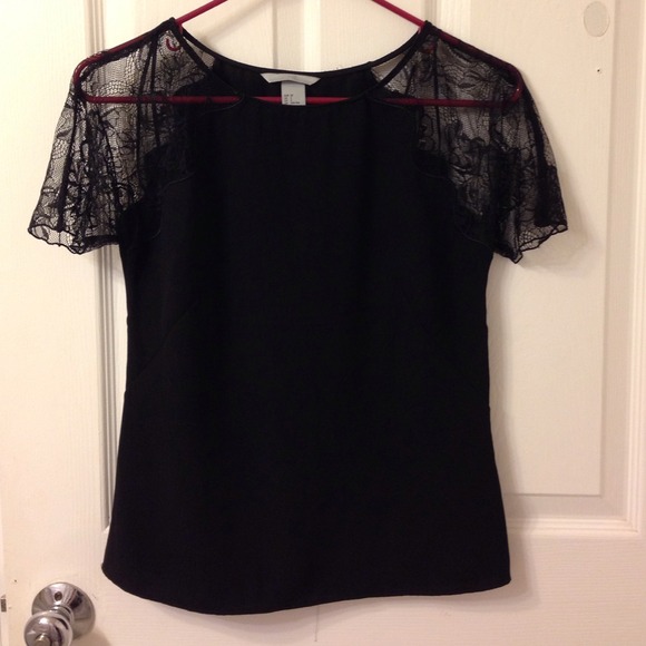 H&M Lace sleeve black loose top