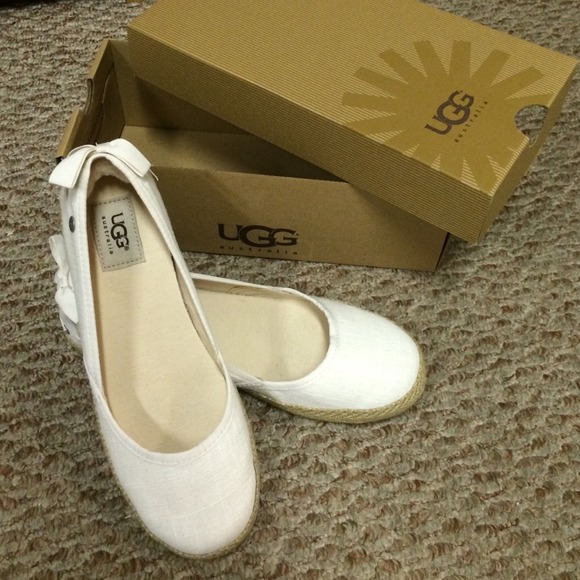 NWOT UGG flats❤️