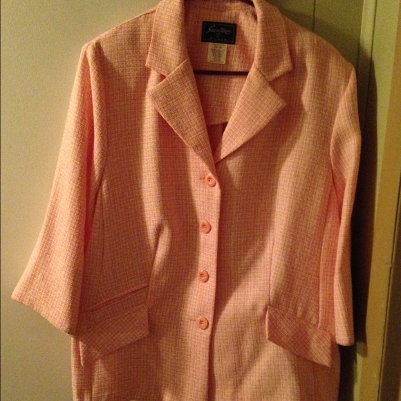 Women's suit 18W